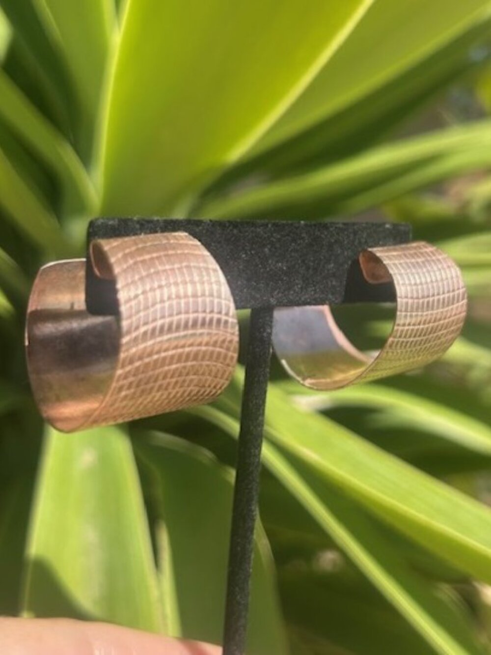 WIDE TEXTURED COPPER Hoop Vintage EARRINGS - Picture 4 of 9